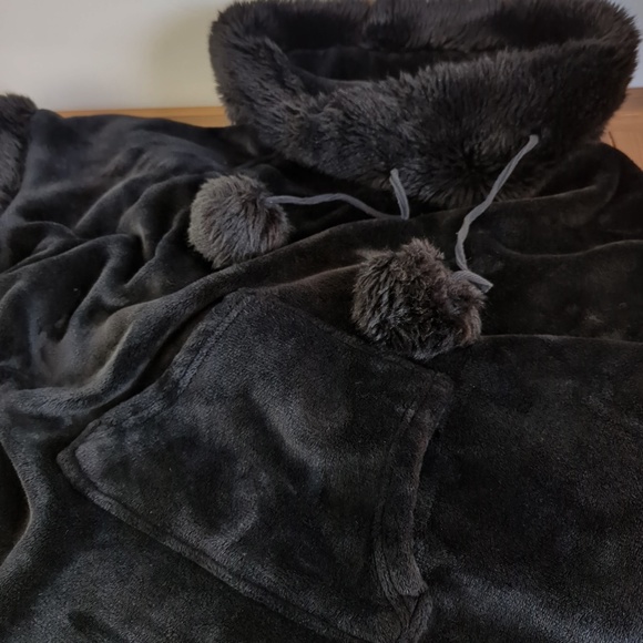 La Vie en Rose  Black Plush Hooded Cape with Pom Poms - Picture 6 of 13
